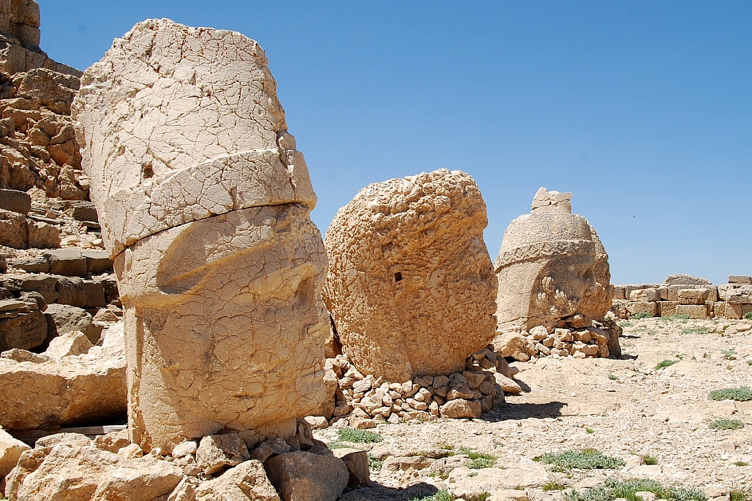 mount nemrut archaeological wonders